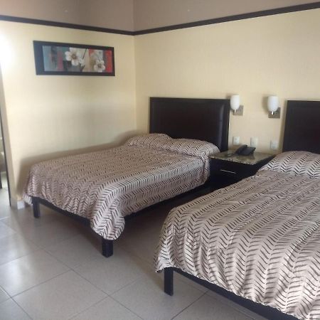 Jalyd Inn Ирапуато Екстериор снимка