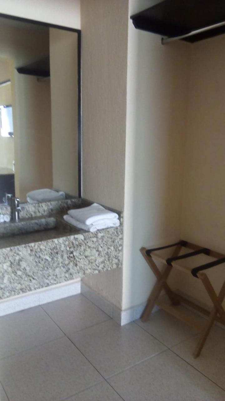Jalyd Inn Ирапуато Екстериор снимка